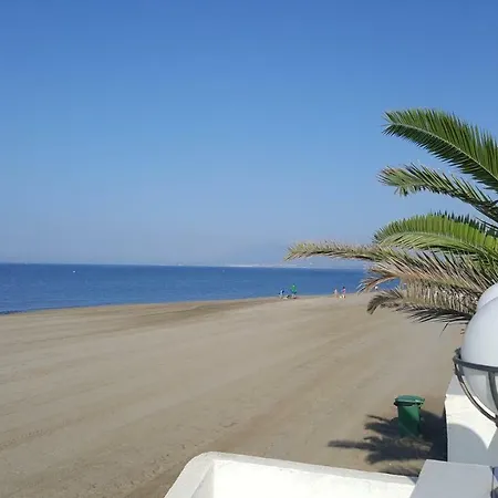 Villa Front Line Beach